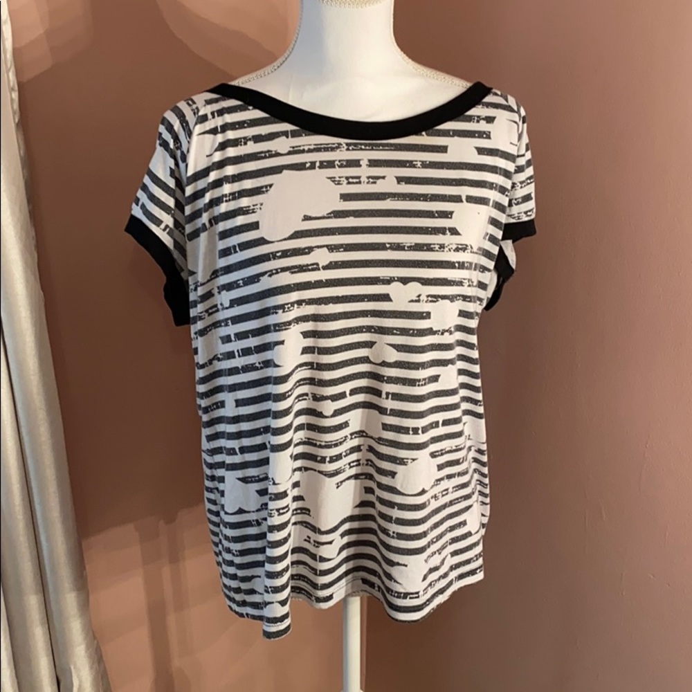 Black and white T-shirt